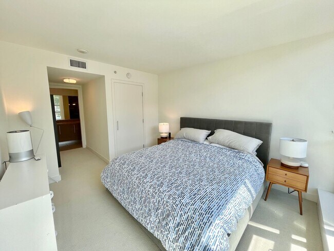 Building Photo - Luxurious Condo at Madrone w/Bay, City Views, Balcony, Pool, Parking, Storage -FULLY FURNISHED OP...