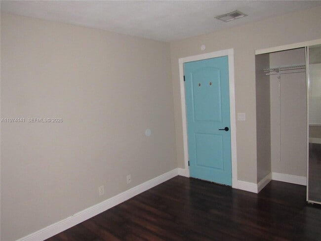 Building Photo - 233 Meadows Dr