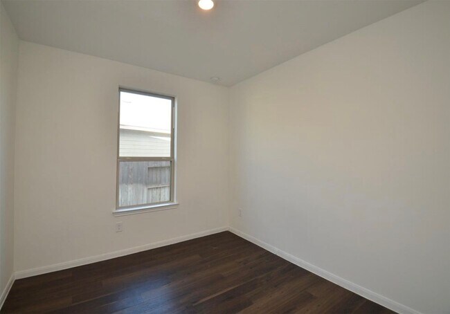 Building Photo - 16439 Big Hickory Dr