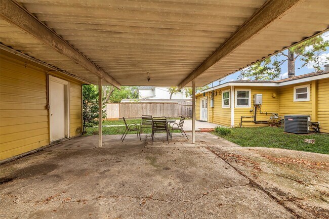 Building Photo - 4303 Piney Woods Dr