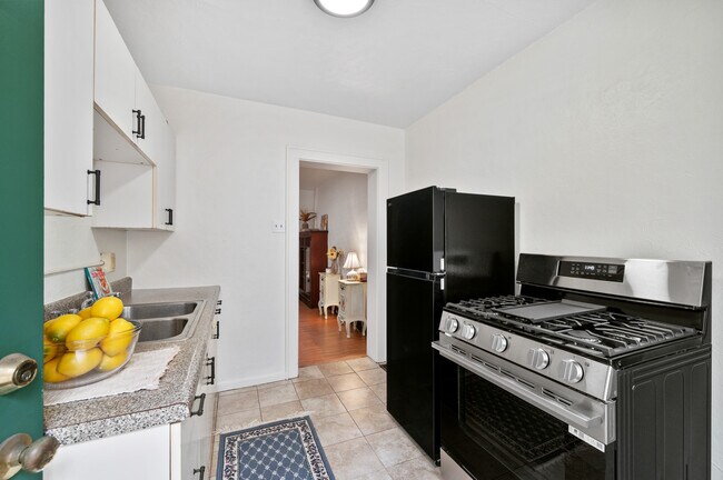 Building Photo - 2241 1/2 Hawthorne Ave