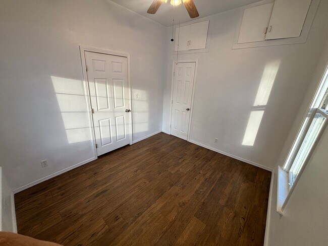 Building Photo - Cute 2 bed 1 bathroom home in Shawnee!