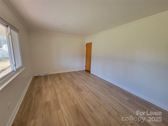 Building Photo - 6539 Louglen Cir