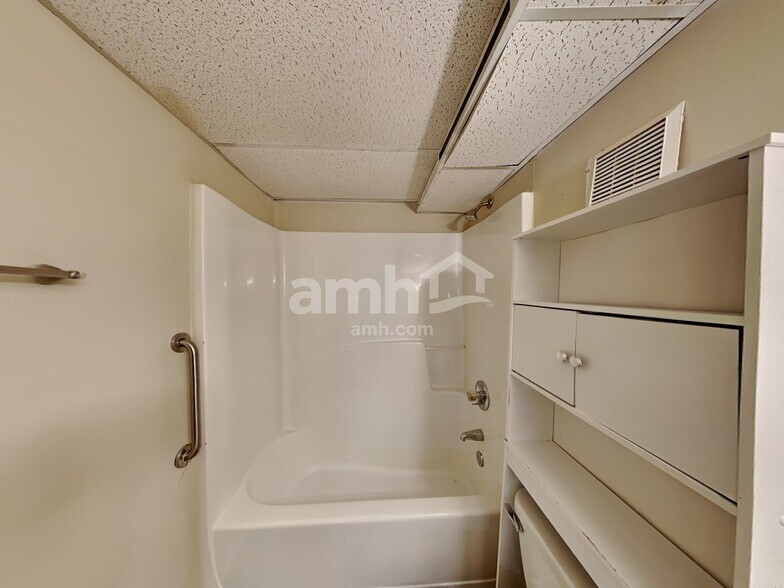 Building Photo - 3846 Deercreek Dr