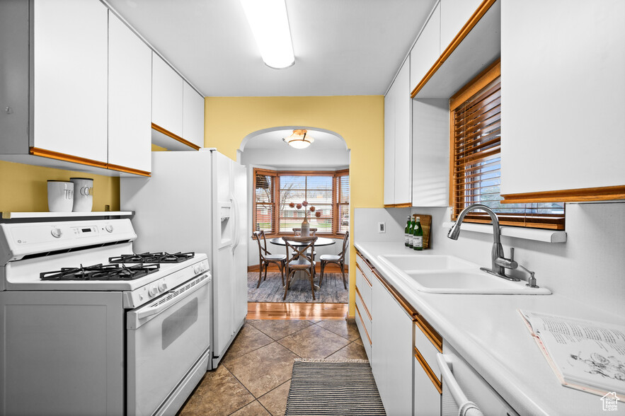 Kitchen - 2792 S Imperial St