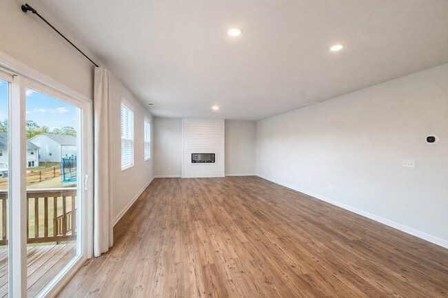 Building Photo - Spacious 5 Bedroom Dawsonville Home with Rare Basement Just Minutes from GA 400 and the Outlets