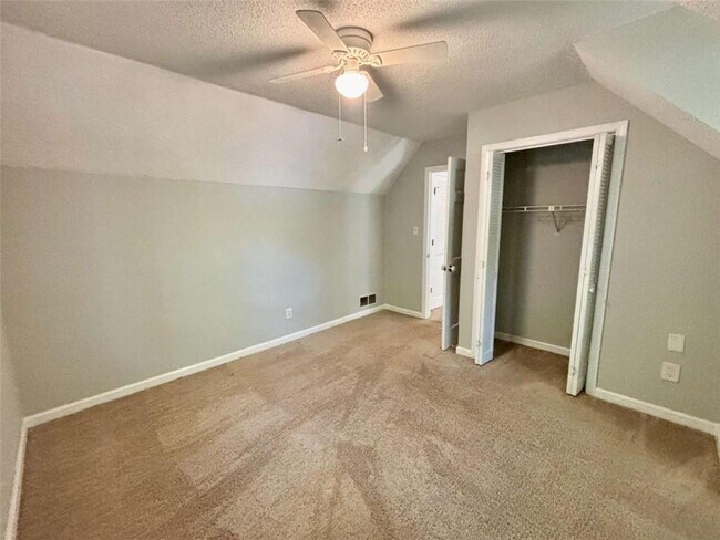 Building Photo - 665 Gregory Manor Dr SW