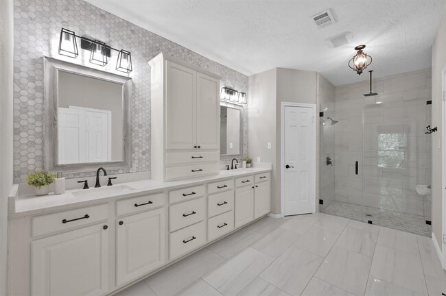 Building Photo - 2811 Crossvine Cir