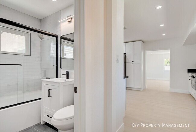 Building Photo - 3962 Euclid St