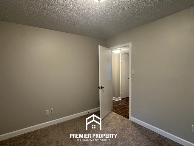 Building Photo - 6467 Llano Ave