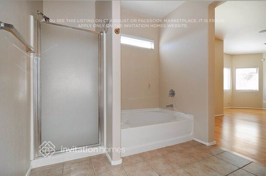 Building Photo - 3645 W Jacksonville Dr