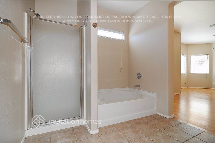 Building Photo - 3645 W Jacksonville Dr