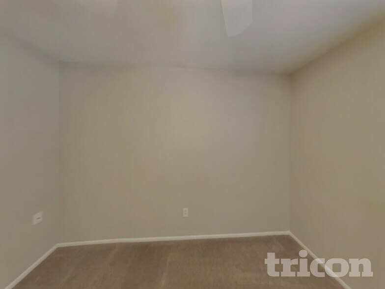 Building Photo - 10446 W Orange Dr