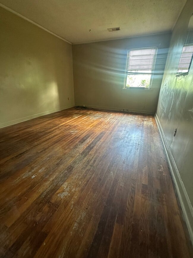 Building Photo - 3 Bed 2 Bath Brick House Coming Soon - Und...