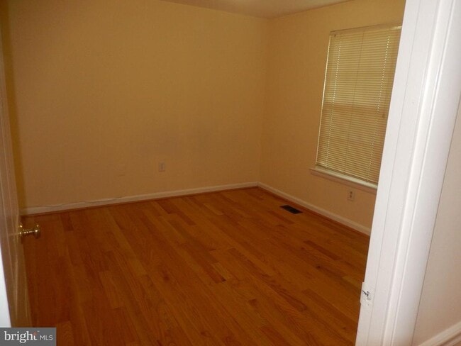 Building Photo - 15821 Anamosa Dr