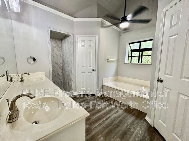Building Photo - 7729 Red Oak St