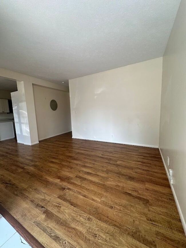 Building Photo - Nuuanu Pali Ground floor duplex 3 bed, 1 b...