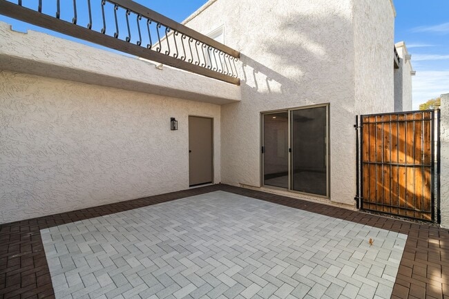 Building Photo - Luxury Living in the Heart of McCormick Ranch!