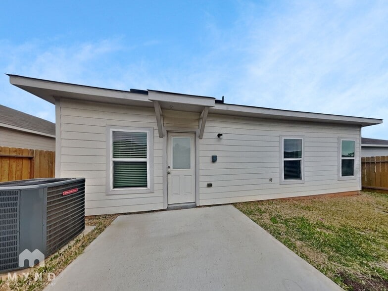 Building Photo - 15507 Caramel Spgs Dr