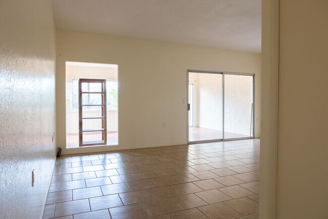 Building Photo - 830 W Rio-Altar