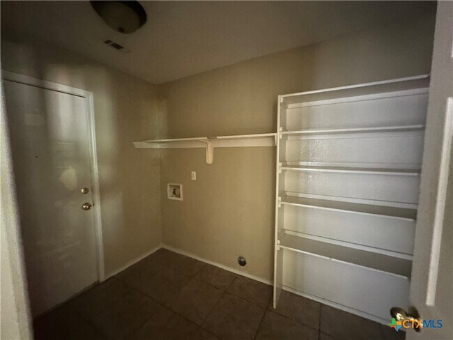 Building Photo - 1903 Basalt Dr