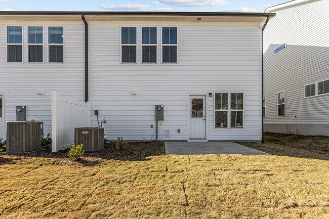 Building Photo - Gorgeous New Construction!  Updated Kitche...