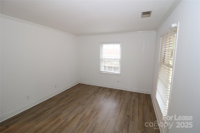 Building Photo - 7104 Lake Dr