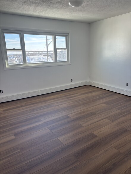 Building Photo - 64 Perkins St