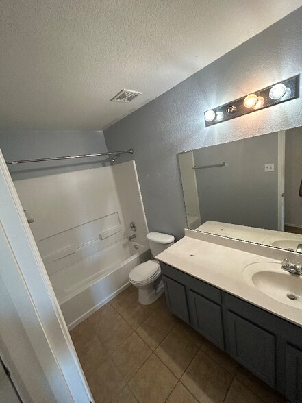 Building Photo - 4709 Auburn Dr