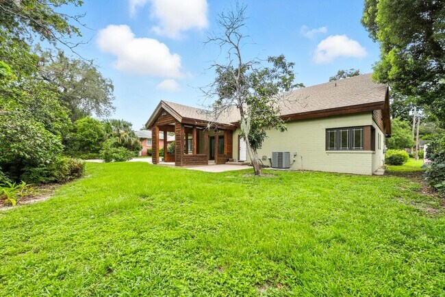 Building Photo - 5432 Grove Ave