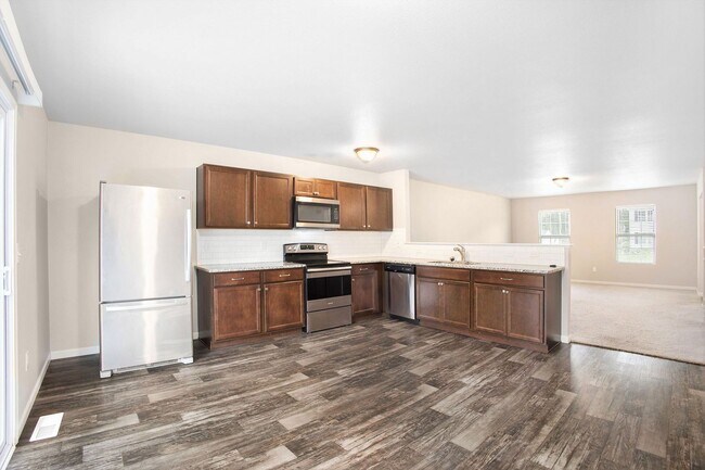 Building Photo - Immediate Occupancy Available!