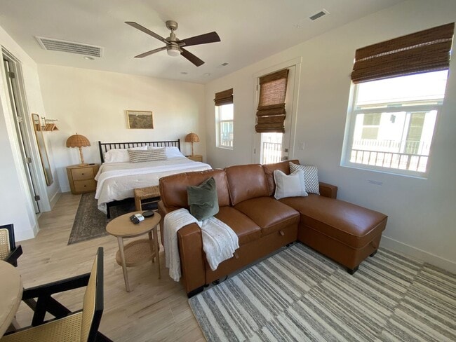 Building Photo - Newer Fully Furnished Private Studio Casit...