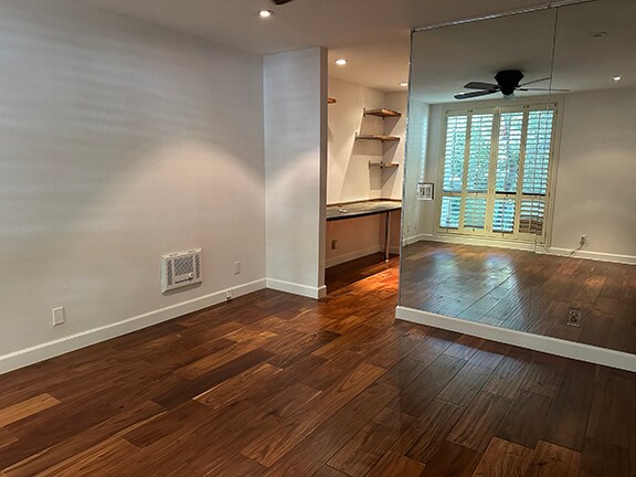 Building Photo - 8400 De Longpre Ave