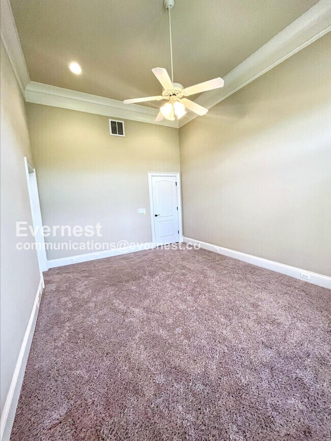 Building Photo - 9558 Hampton Reserve Dr