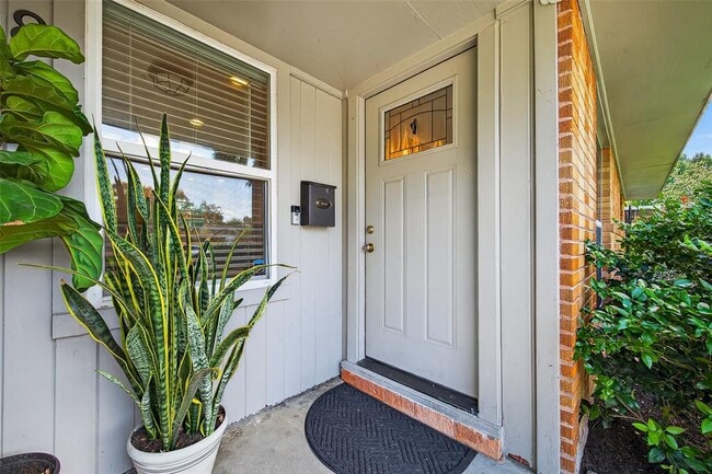 Building Photo - 4318 De Milo Dr