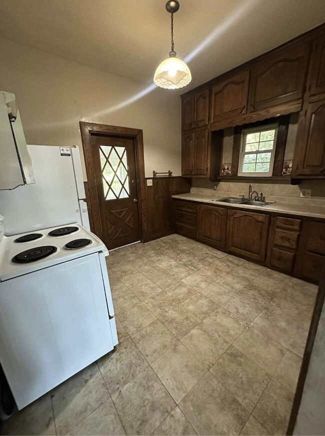 Building Photo - 815 Cedar St