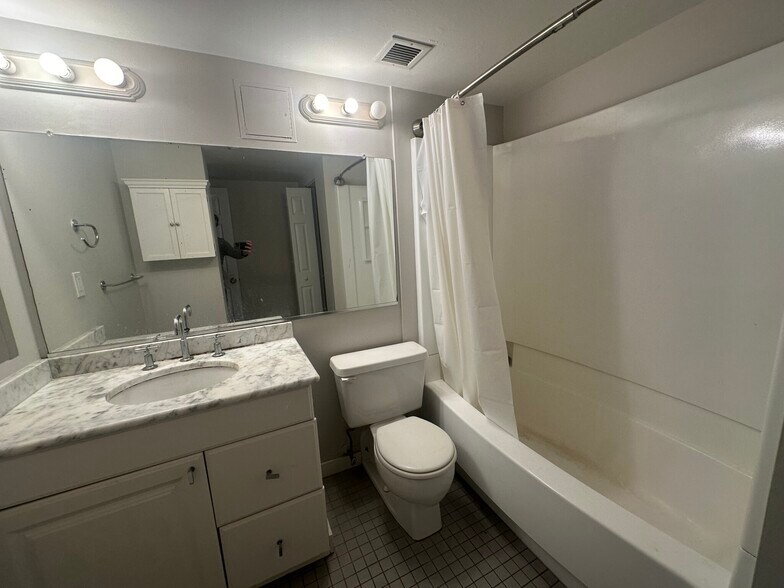 Building Photo - 12 Everett St