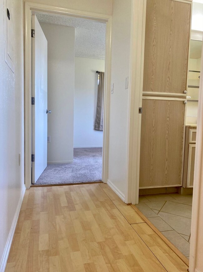 Building Photo - Available Now | 2 Bedroom, 1 Bathroom Apartment w/Scenic View from Enclosed Lanai | Kualana Knoll...