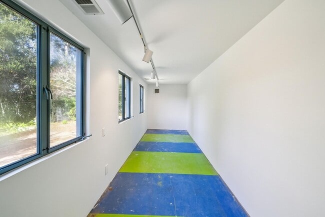 Building Photo - Charming 4BR Home Available in Private Portola Valley Cul de Sac