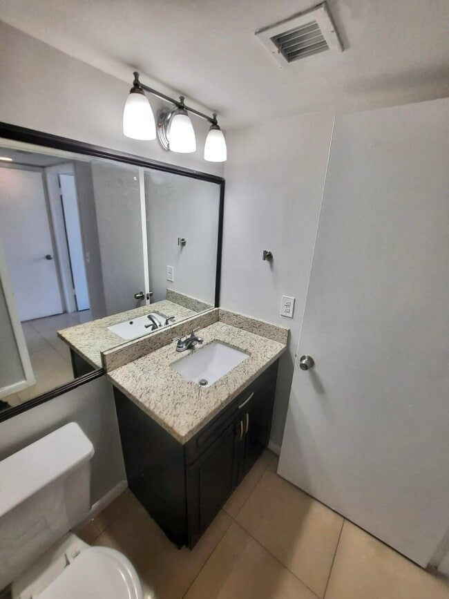 Building Photo - 706 Executive Center Dr