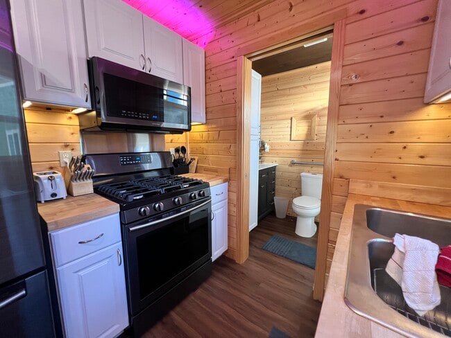 Building Photo - 9640 Nika Trail NW