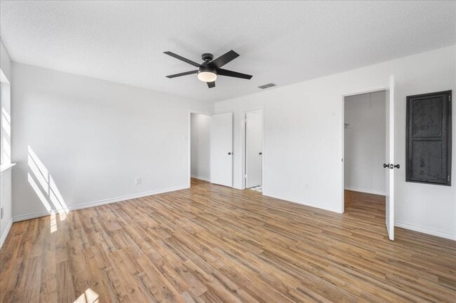 Building Photo - 1404 Deupree Dr