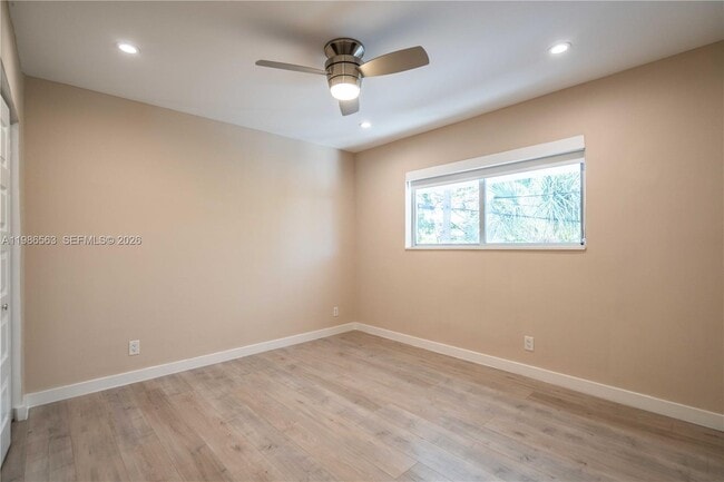 Building Photo - 2400 NE 26th St