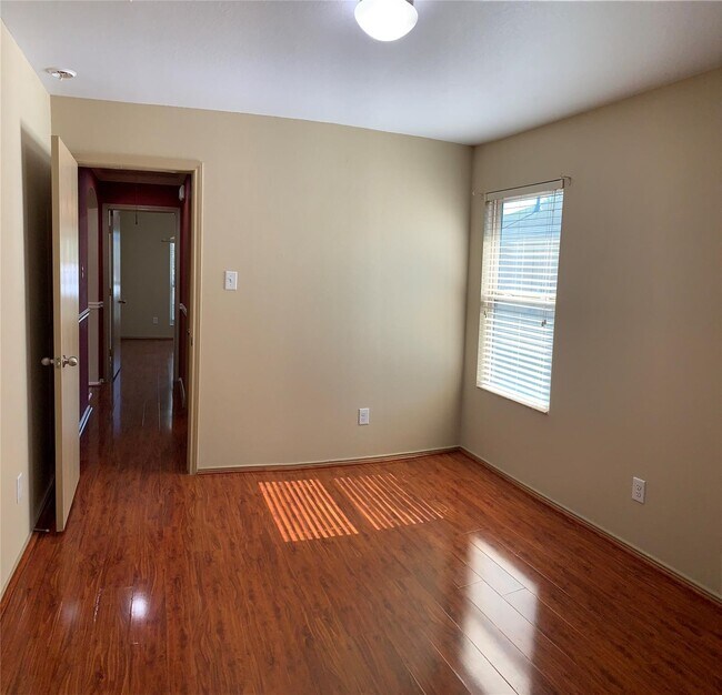 Building Photo - 5603 Sunfall Bend Ln