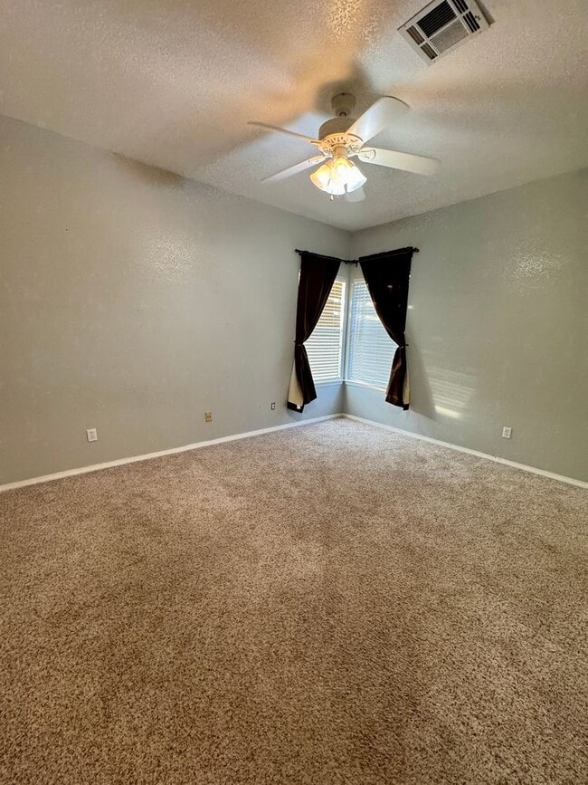 Building Photo - Beautiful golf course retreat