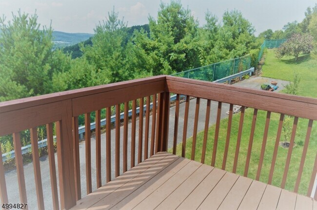 Building Photo - 297 Winding Hill Dr
