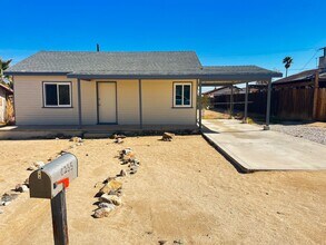 Building Photo - Adorable 2 Bedroom 1 Bathroom Home
