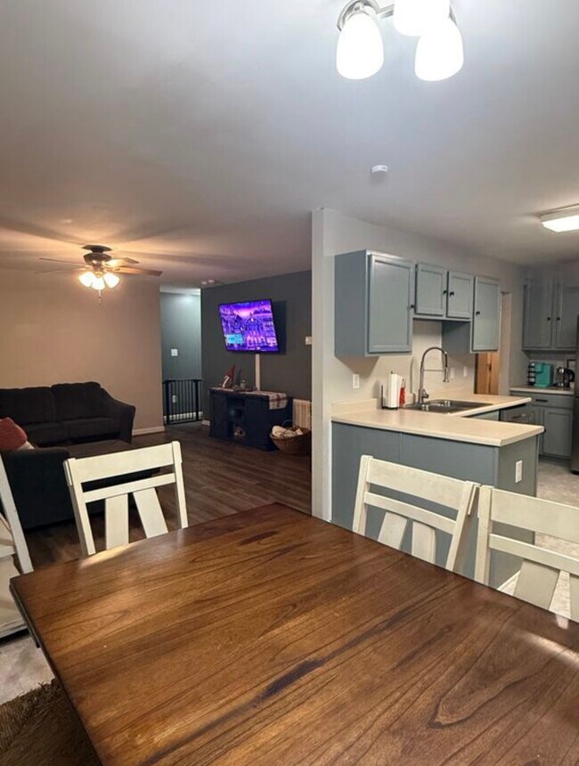 Building Photo - 123 Jacoby Rd