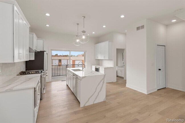 Building Photo - 2037 11th St