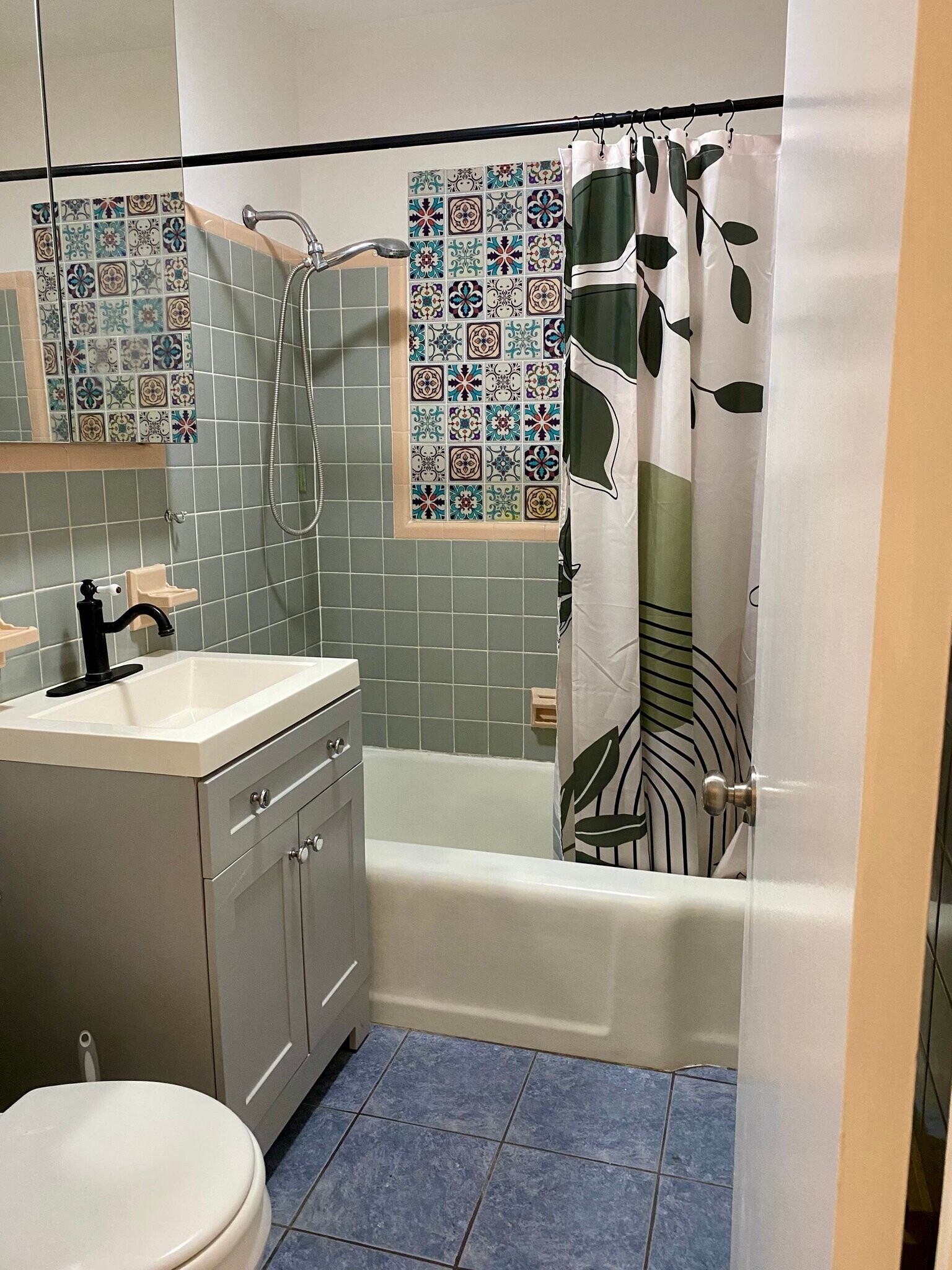 Building Photo - 251 Mateo Way NE